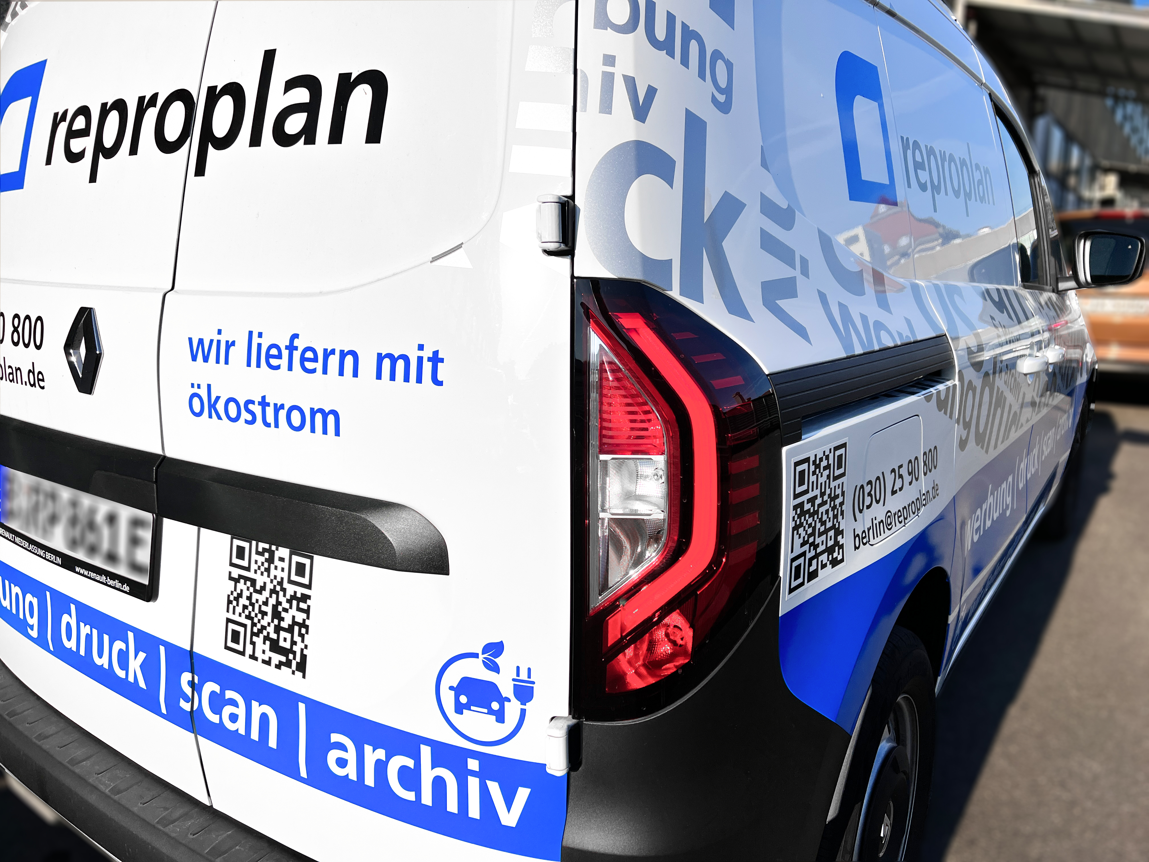 Elektromobilität bei Reproplan: Nachhaltiges Fahren mit grünen Strom